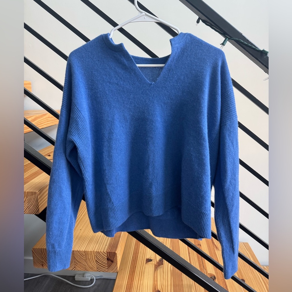 Cashmere Blue Sweater Size small/medium